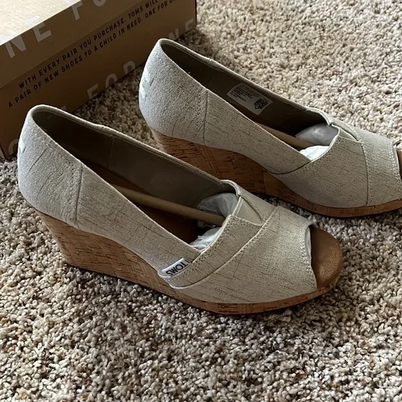 Toms Wedge Shoes 6.5 - Picture 3 of 7